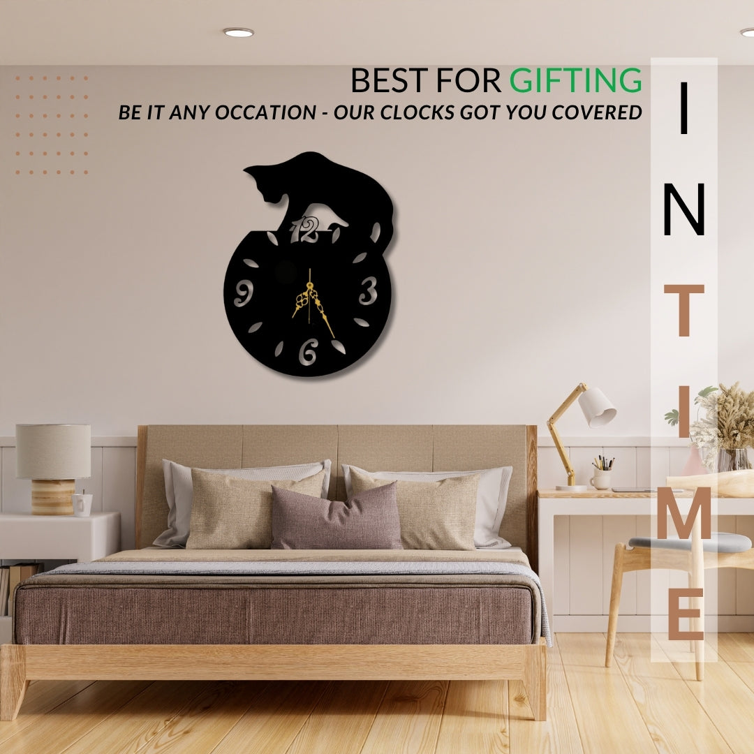 🐾 Curious Cat Clock