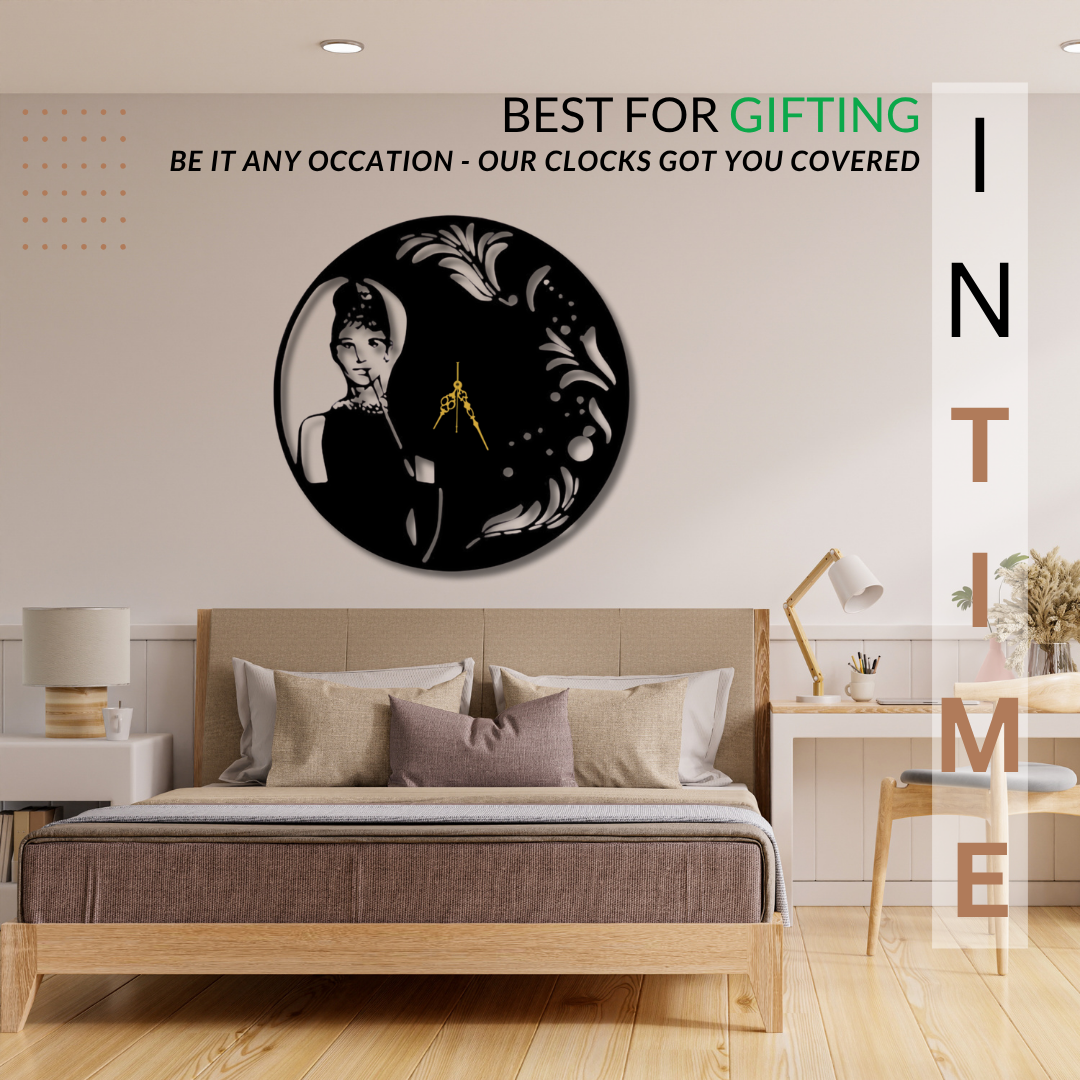 💄 Does Your Wall Deserve a Touch of Glam? ✨🕰️